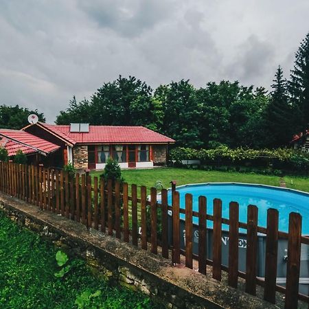 Hotel Завоя Krushuna Exterior foto