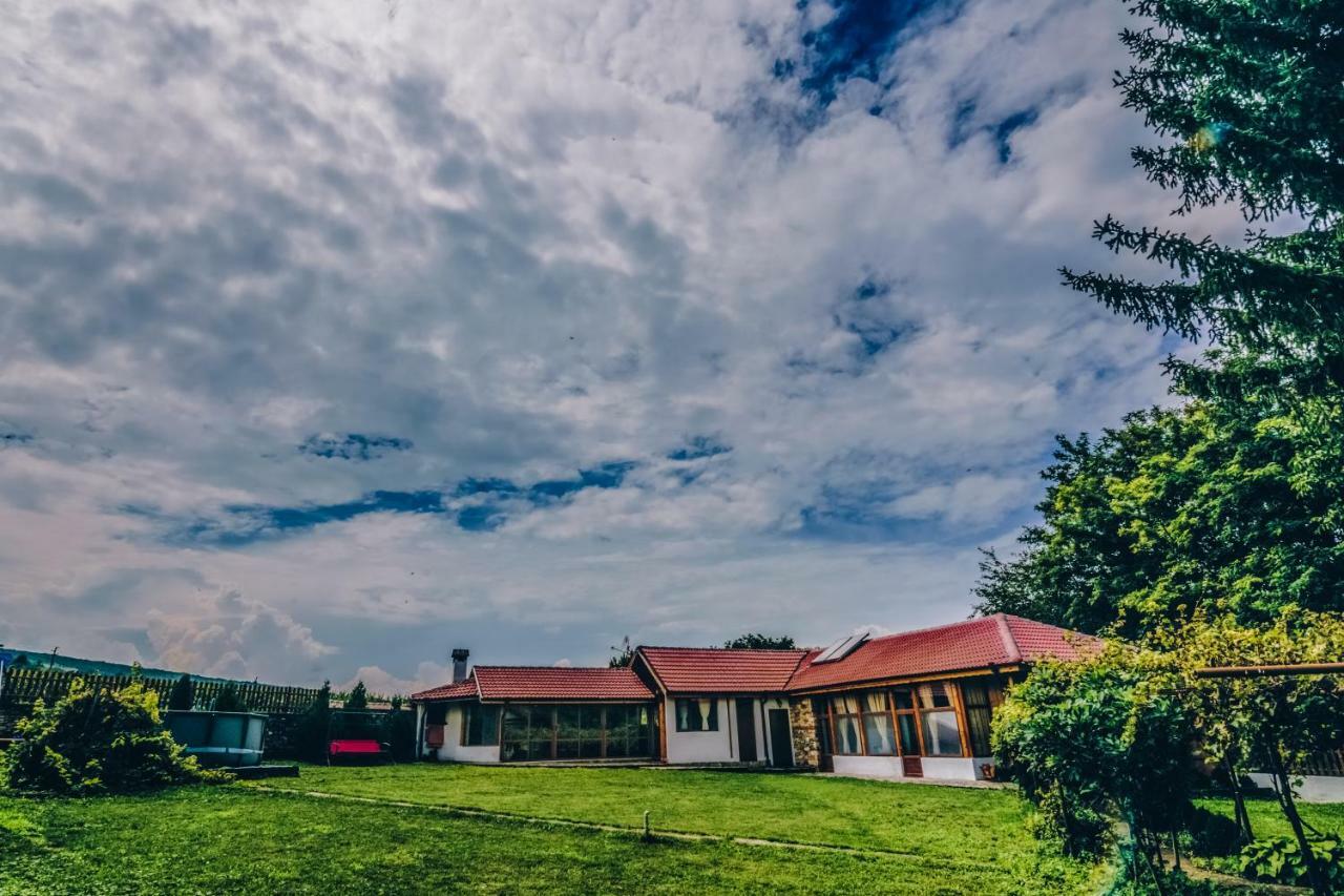 Hotel Завоя Krushuna Exterior foto