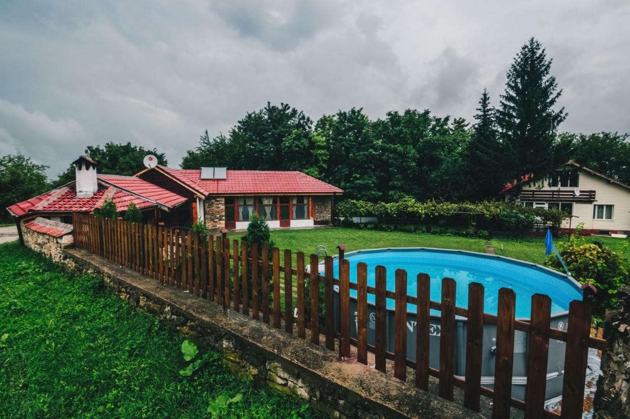Hotel Завоя Krushuna Exterior foto