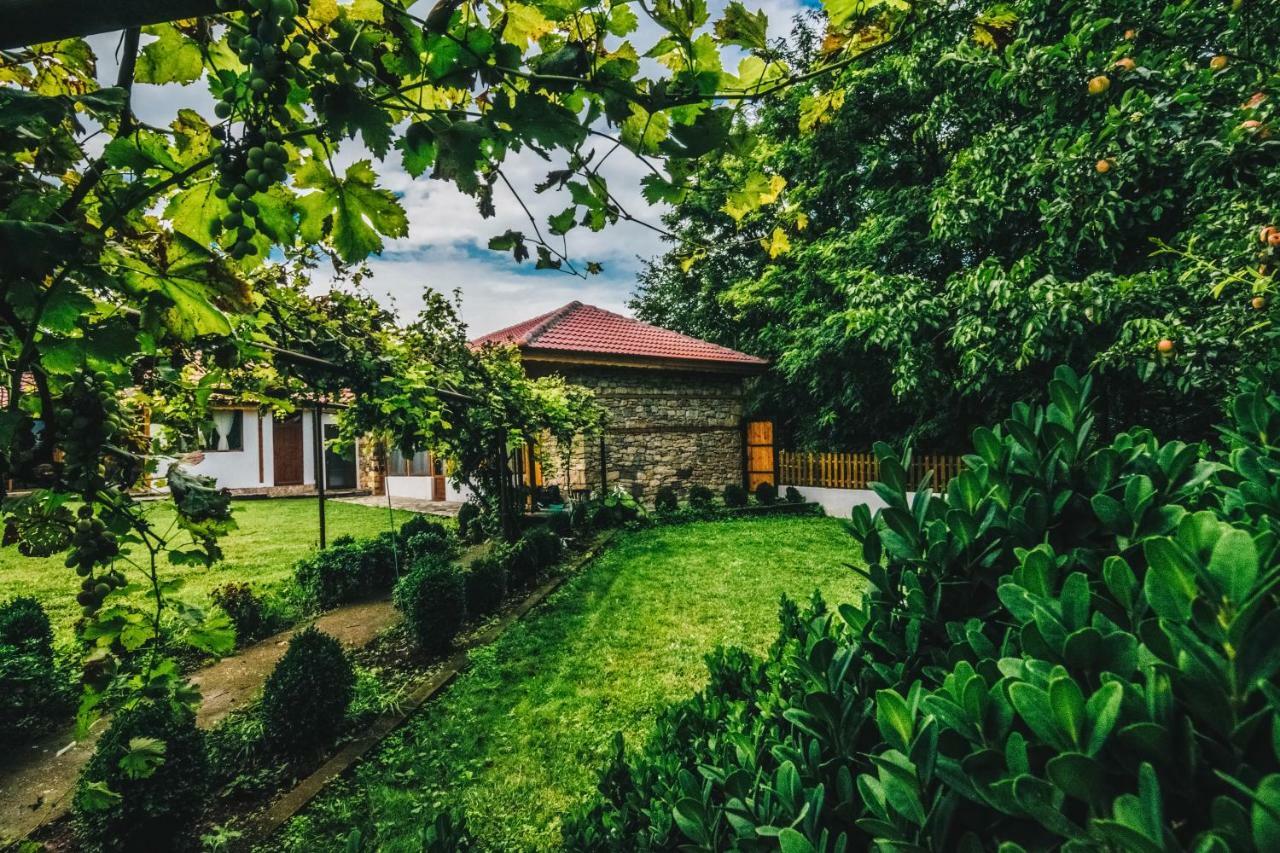 Hotel Завоя Krushuna Exterior foto